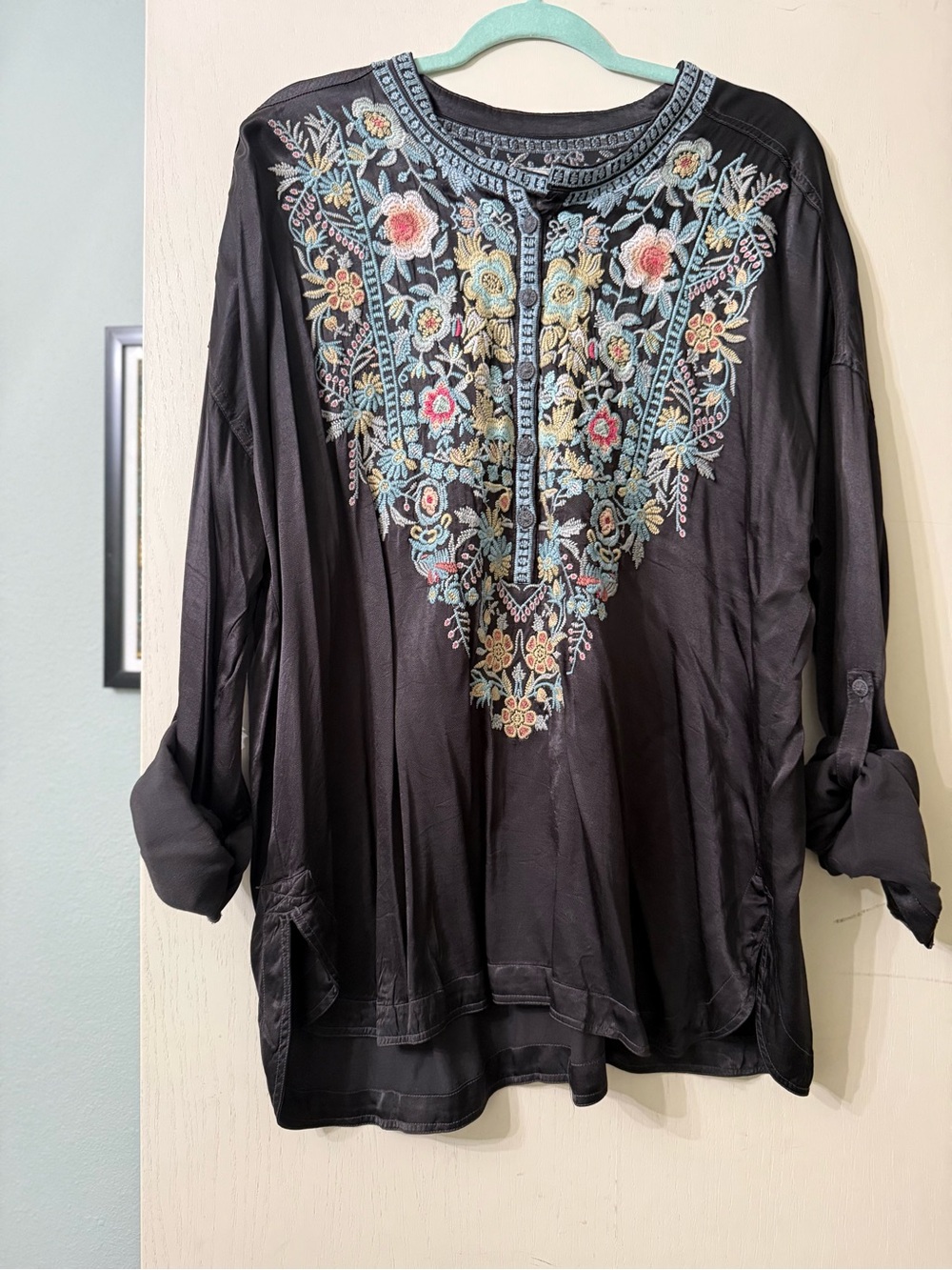 Johnny Was Black Satin Embroidered Long-Sleeve Top - M